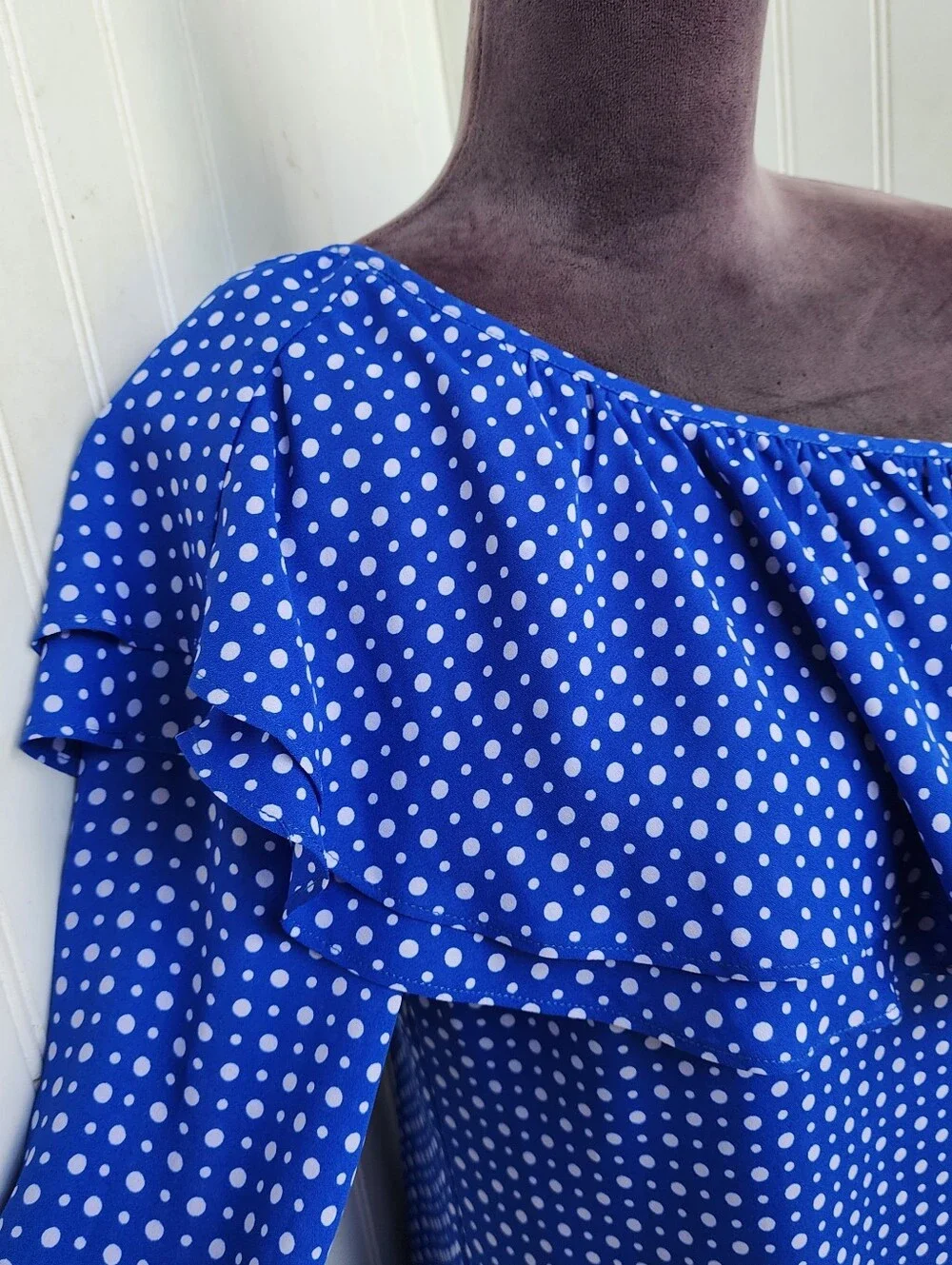 Michael Kors Royal Blue White Dots Ruffle One Shoulder Top Blouse Sz S - Picture 4 of 12
